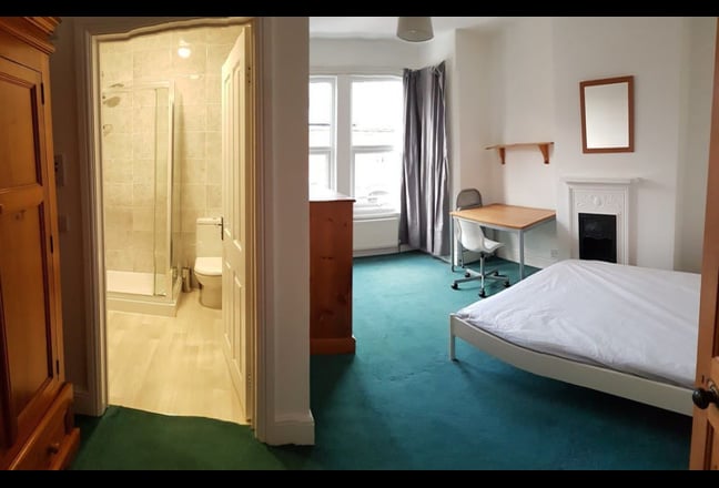 4 Students en-suite Doubles, superb, good location Main Photo