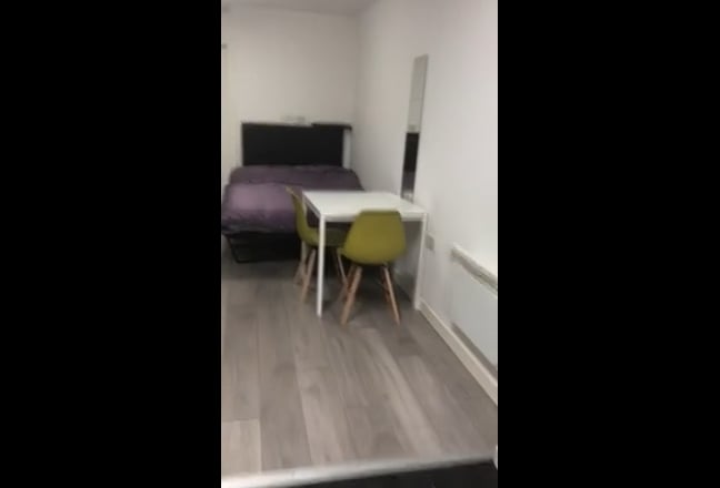 One bedroom flat - Available now - &pound;169 pw Main Photo