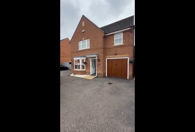 Lovely Large house to call home Main Photo