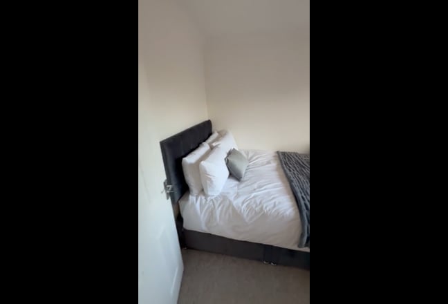 High Spec 1 Room Left to Rent All Bills Included  Main Photo
