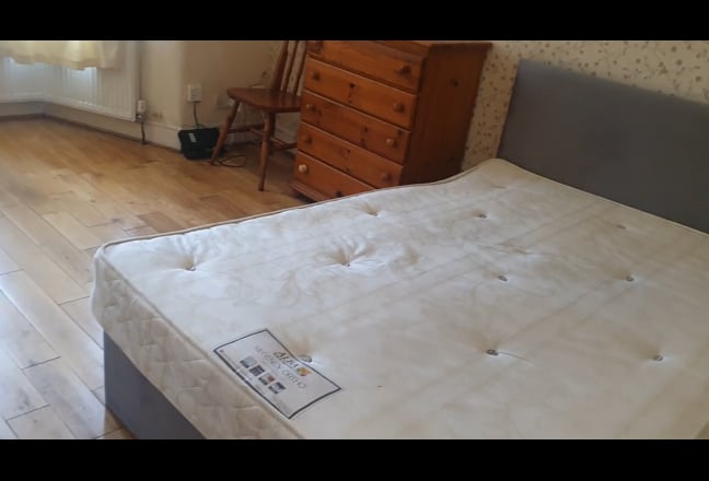 Large Double room  - Ilford  Main Photo