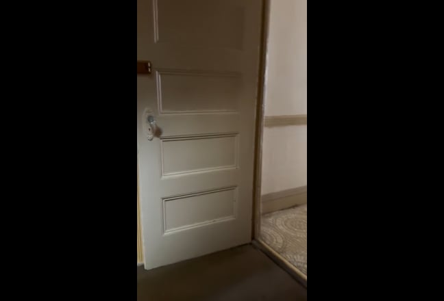 Two Rooms Connected , one large one normal size  Main Photo