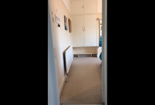 Large dble bedroom, separate study facing garden Main Photo