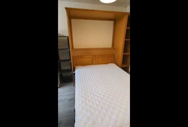 Studio Flat to rent  Main Photo