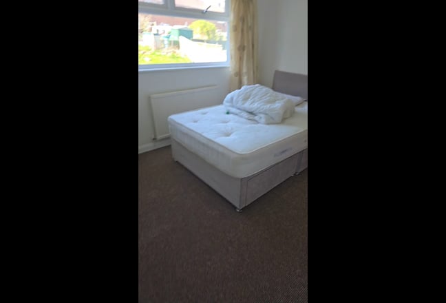 Double Room Available for Short Time Rent Main Photo