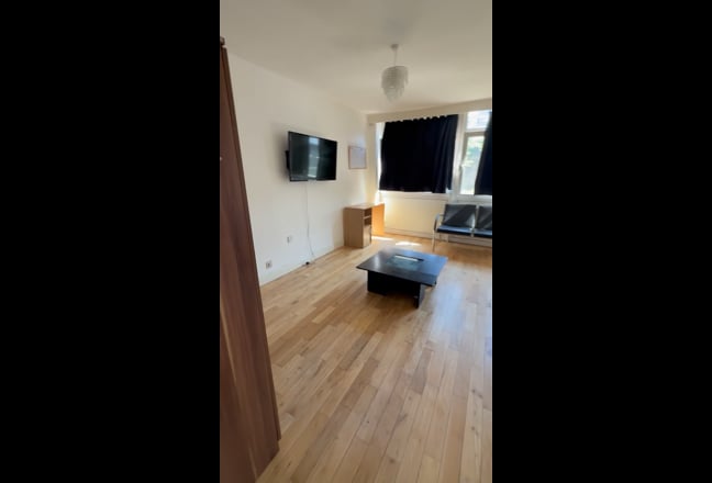 Very large double room near Canary Wharf Main Photo