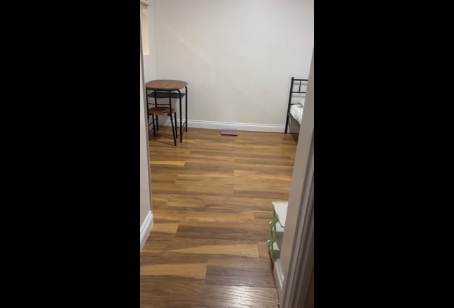 Excellent Room in Hillingdon – Available Now Main Photo