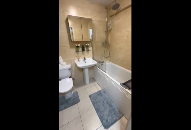 Stunning Modern 2-Bedroom Apartment – Stratford Main Photo