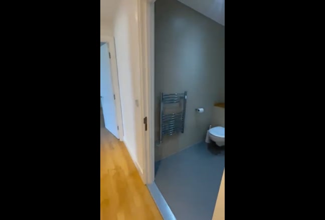 Spacious Double Room with Private En-suite Main Photo