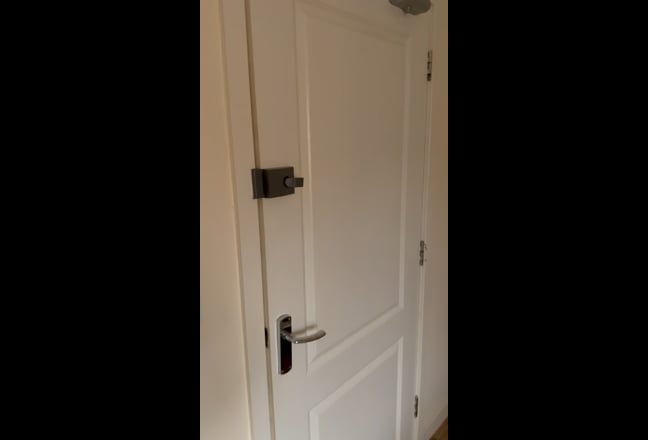 Ensuite double bedroom in Orchard Park Main Photo