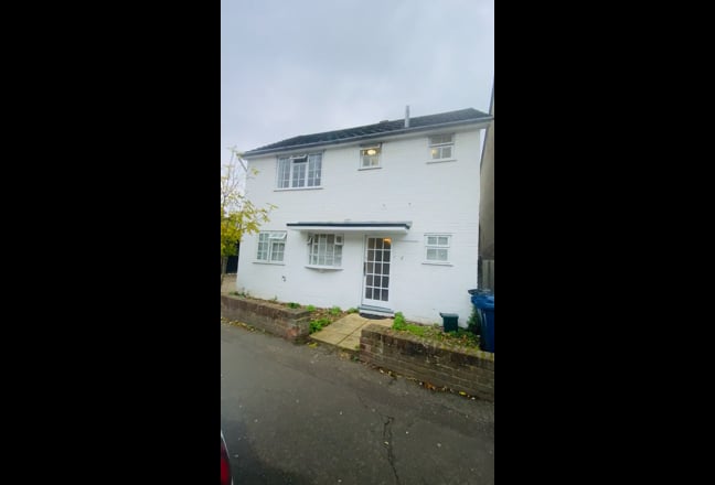 Double room 2 minutes walk from Ealing Broadway  Main Photo