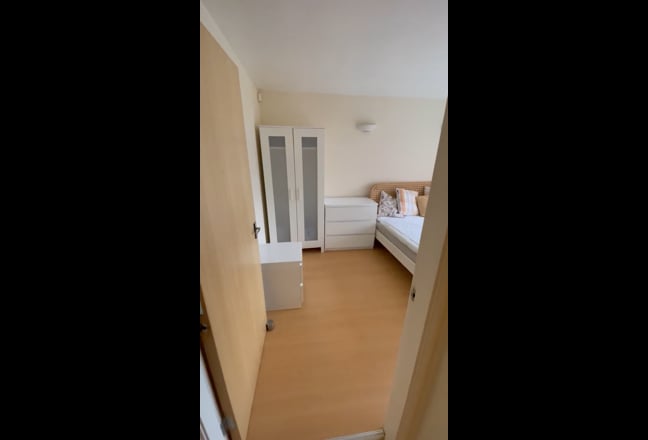1 Double Room available in Cozy 2 Bed Flat Main Photo
