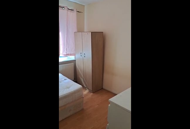 Single room in WHITE CITY Main Photo