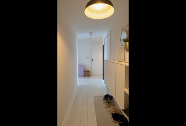 En-suite Double Room in a Sunny Flat Main Photo