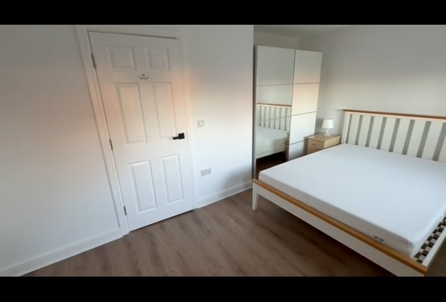 Double Bedroom in New Forest Village, Leeds Main Photo