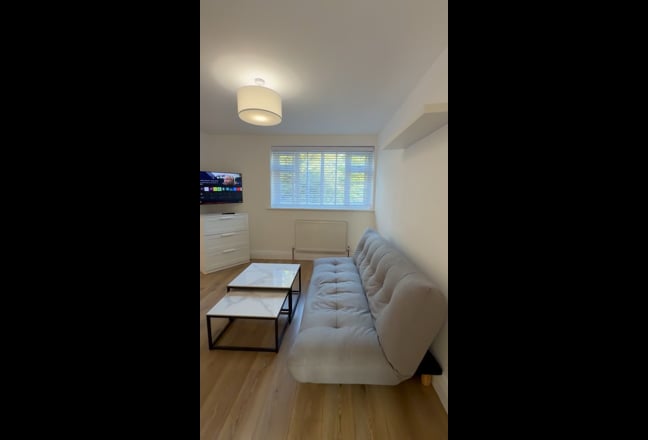 Very Large Modern Room ( Bigger than a Studio)  Main Photo