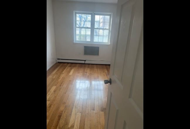Unfurnished room in 3bed Duplex  Main Photo