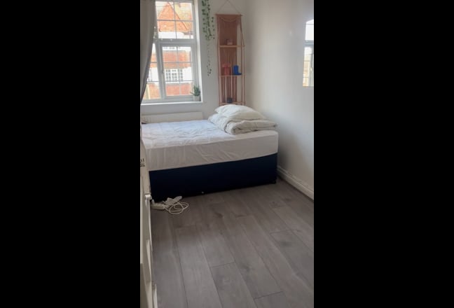 Double bedroom in Hendon Central Main Photo