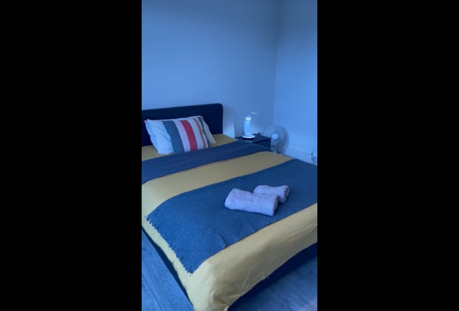 Nice room 5 min walk from Westfield  Main Photo