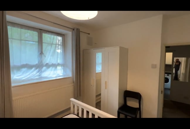 Double Bedroom in Zone 2 Main Photo