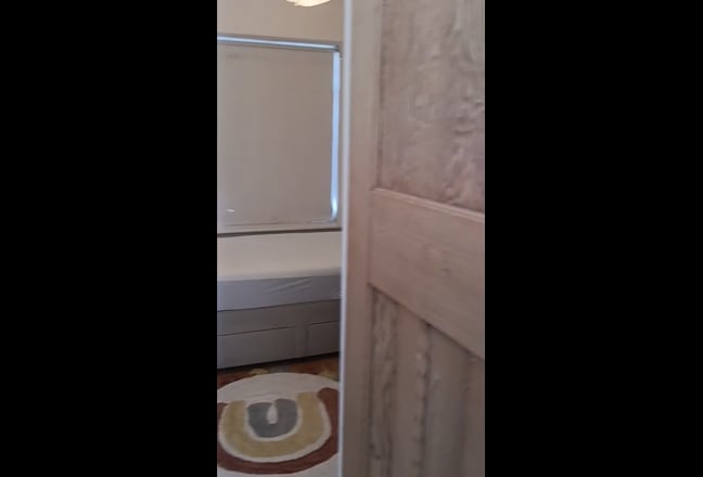 Bright Single Room in Friendly 3-Bed Home Main Photo