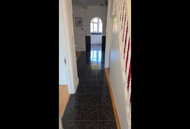 Spacious Rooms in N13 | Fully Furnished | Bills In Main Photo