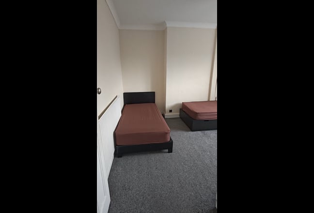 Large Double Room available with – Flexible Option Main Photo