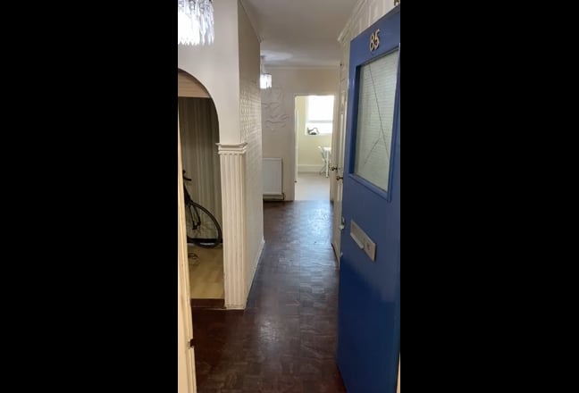 Bright Double Room in Friendly London Flat Main Photo