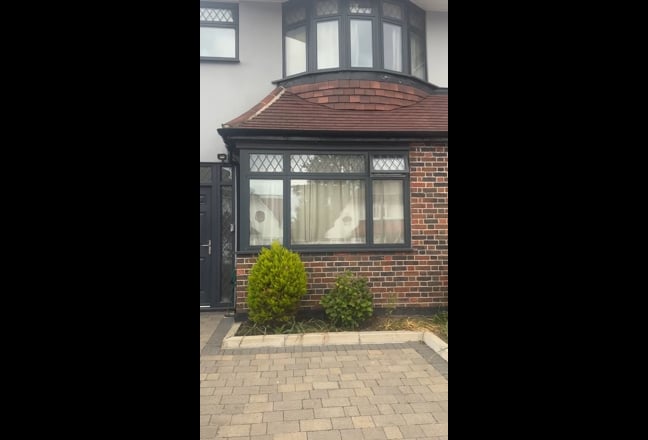 Large Double En-Suite Room, Room Only Let  Main Photo