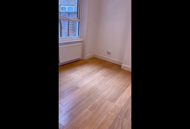 Studio Flat including most bills with  "back yard" Main Photo