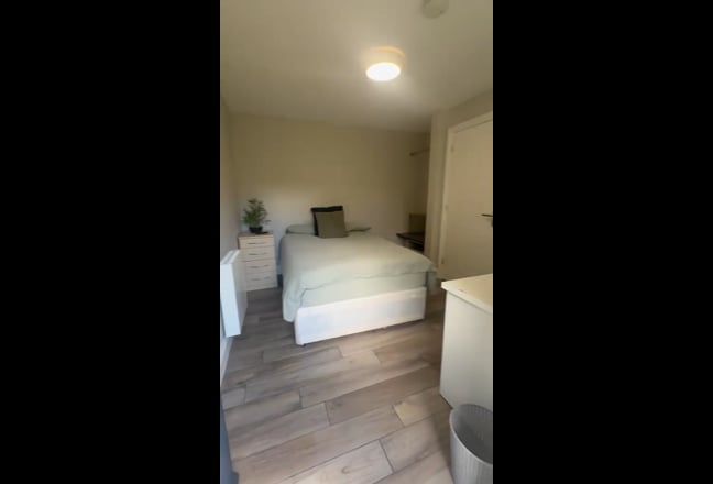 Cozy ensuite rooms x3  Main Photo