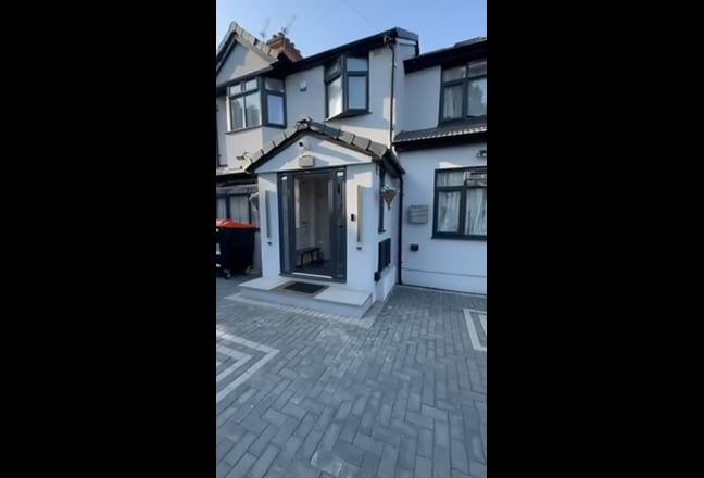 En-suite rooms available in a house Perivale Main Photo