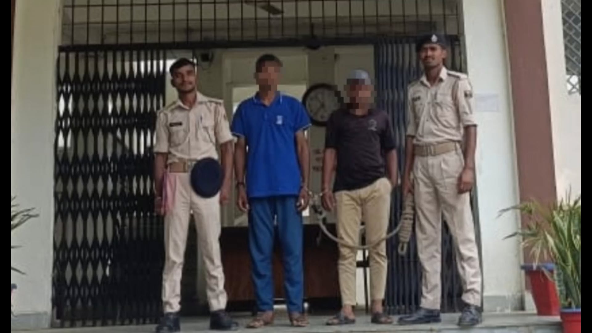 शराब मामले के दो आरोपी गिरफ्तार भेजे गए न्यायालय