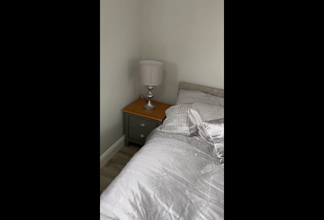 New refurbished double en-suite room Main Photo