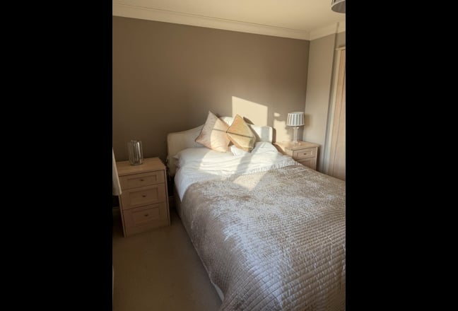 Superb  large Double  Room  with king size bed Main Photo