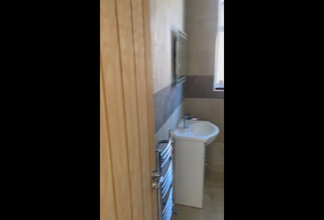 Large Ensuite new built  Main Photo