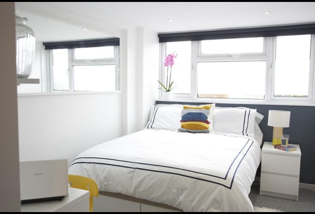 Lovely large double room with en suite Main Photo