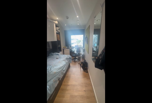 Find a female student for private room Main Photo