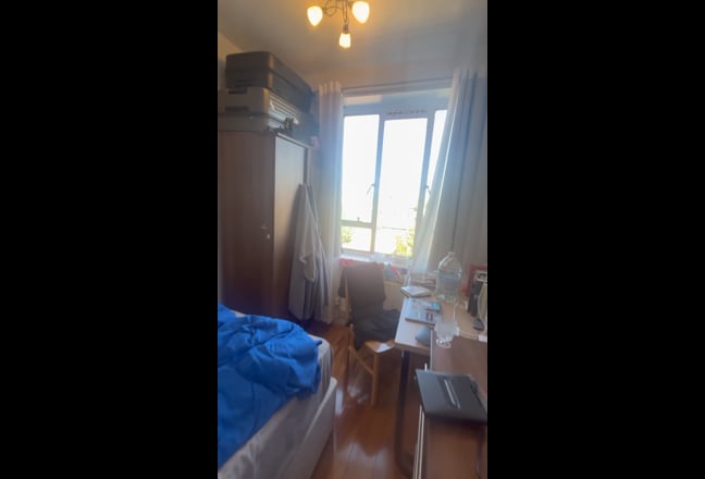 Double Room in Renovated Flat/Prime Location Main Photo