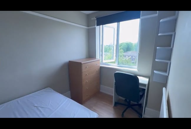 🏡✨ 1 Room Available in BARNES ST Today 🚆✨ ✨🏡 Main Photo