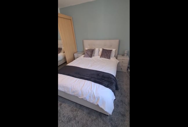 Bills included - close to train station & hospital Main Photo