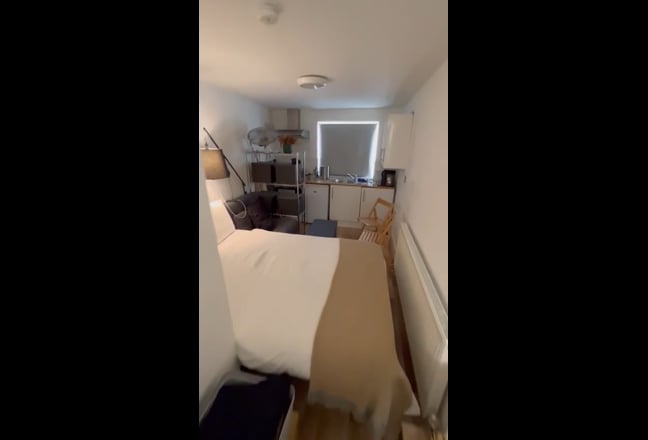 2nd floor Studio in Walworth*Professional singles  Main Photo