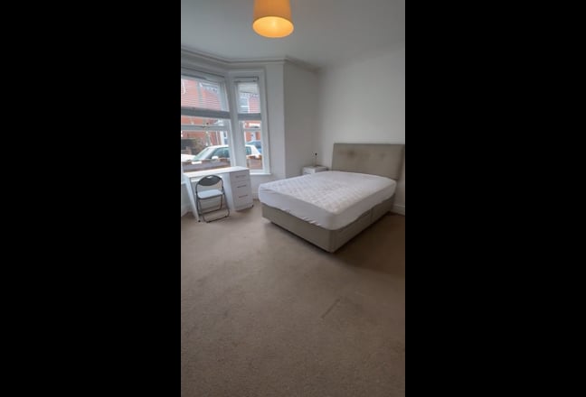 Professional Shared House GL1 Main Photo