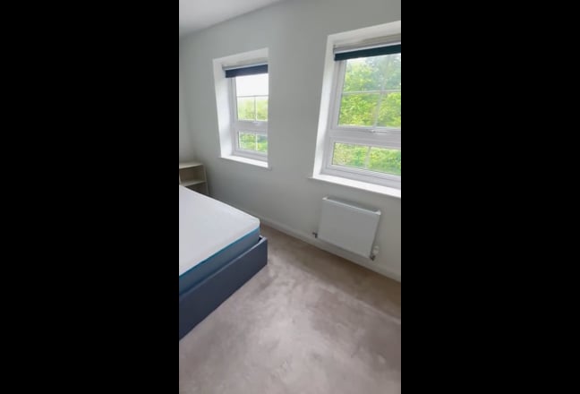 Double Room in a Quiet Location &pound;490 (Mn-Fr)- &pound;600 Main Photo