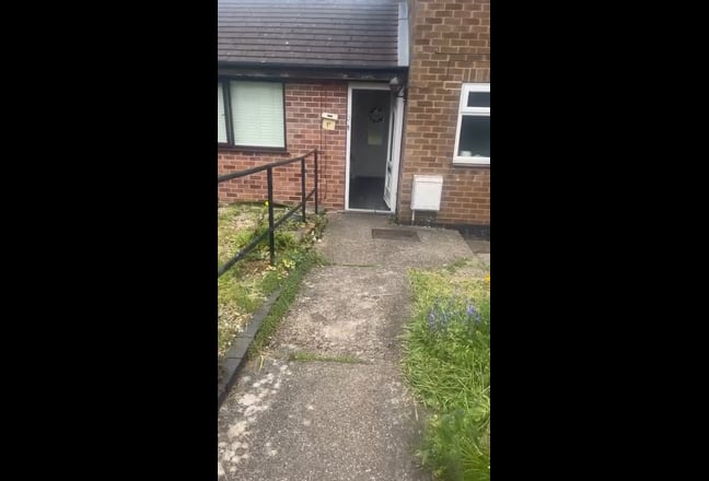 1 room furnished with en-suite bathroom Main Photo