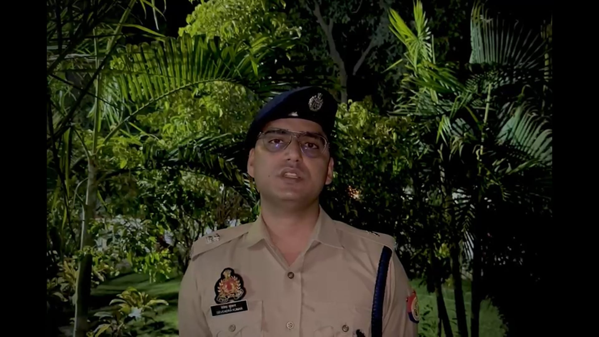 शाहजहांपुर में पुलिस मुठभेड़ के दौरान चोरी के मामले में दो आरोपी गिरफ्तार

शाहजहांपुर में थाना कोतवाली पुलिस को बड़ी सफलता मिली है। घर में घुसकर चोरी की घटना से संबंधित मामले में वांछित दो अभियुक्तों को पुलिस टीम ने मुठभेड़ के दौरान गिरफ्तार कर लिया। कार्रवाई 05/06 मई 2026 की रात को की गई। पुलिस के अनुसार आरोपियों के खिलाफ विधिक कार्रवाई कर आगे की जांच की जा रही है। इस संबंध में अपर पुलिस अधीक्षक नगर ने पुलिस टीम की कार्रवाई की जानकारी देते हुए घटना का खुलासा किया।