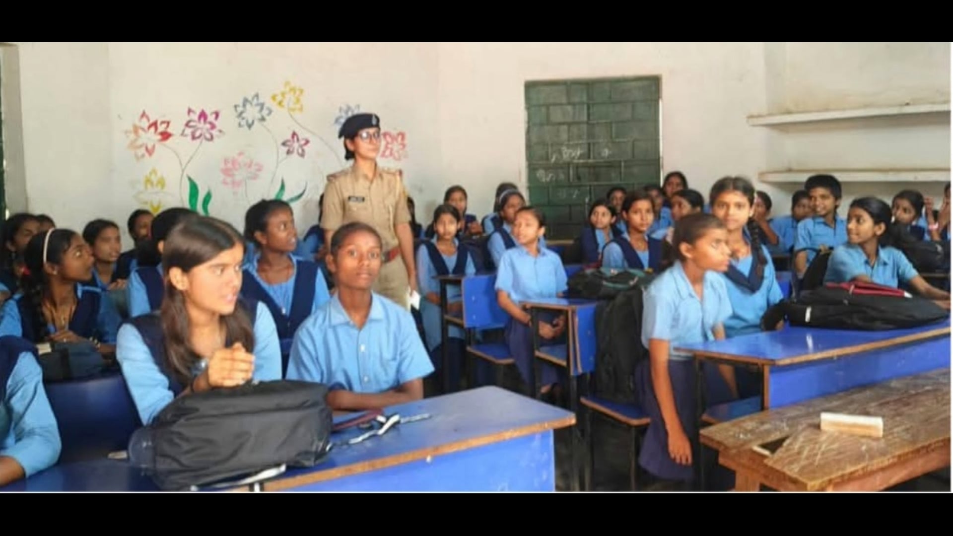 बांका के स्कूलों में पहुंची अभया ब्रिगेड, छात्रों को साइबर अपराध और महिला सुरक्षा का पढ़ाया गया पाठ!