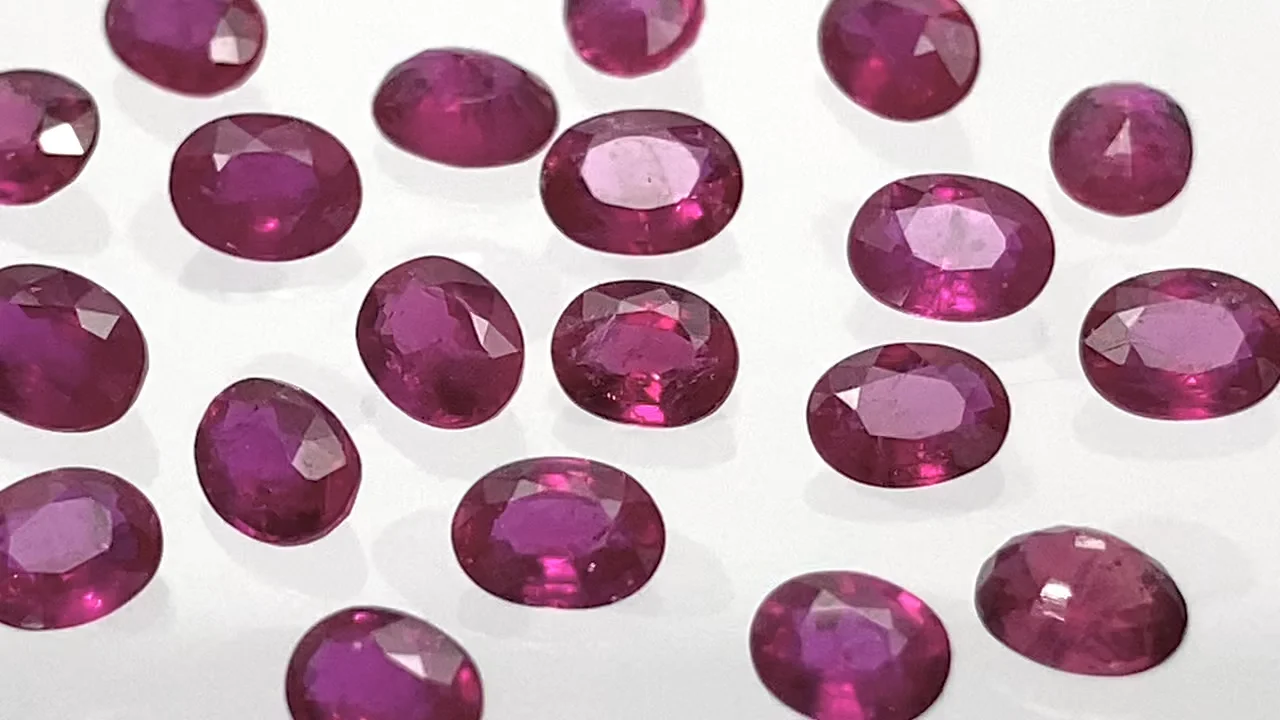 ピンクオーバルカット天然石ルビー0.19ct ☆鑑別書付 ビビットレディッシュピンク ルビー オーバル 0.83ct 限定1