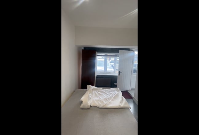 Self Contained Studio Flat RM5 Main Photo