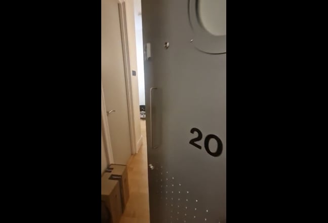 Bright Room + Private Bathroom in friendly flat Main Photo